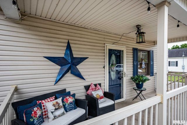 522 N DIVISION Street, Carterville, IL 62918