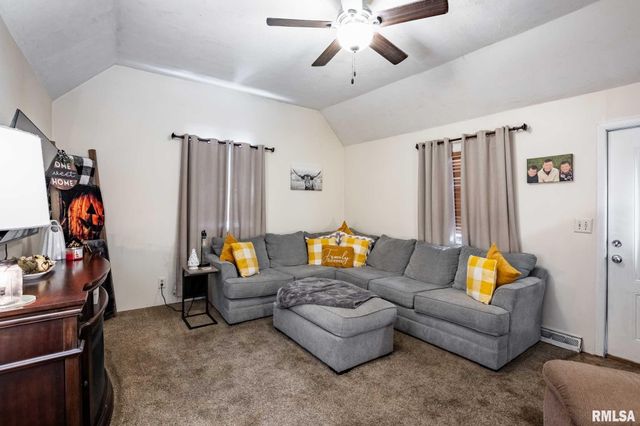 522 N DIVISION Street, Carterville, IL 62918