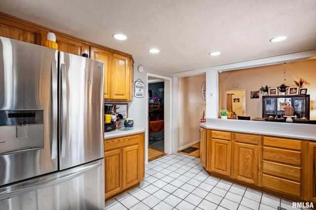 522 N DIVISION Street, Carterville, IL 62918