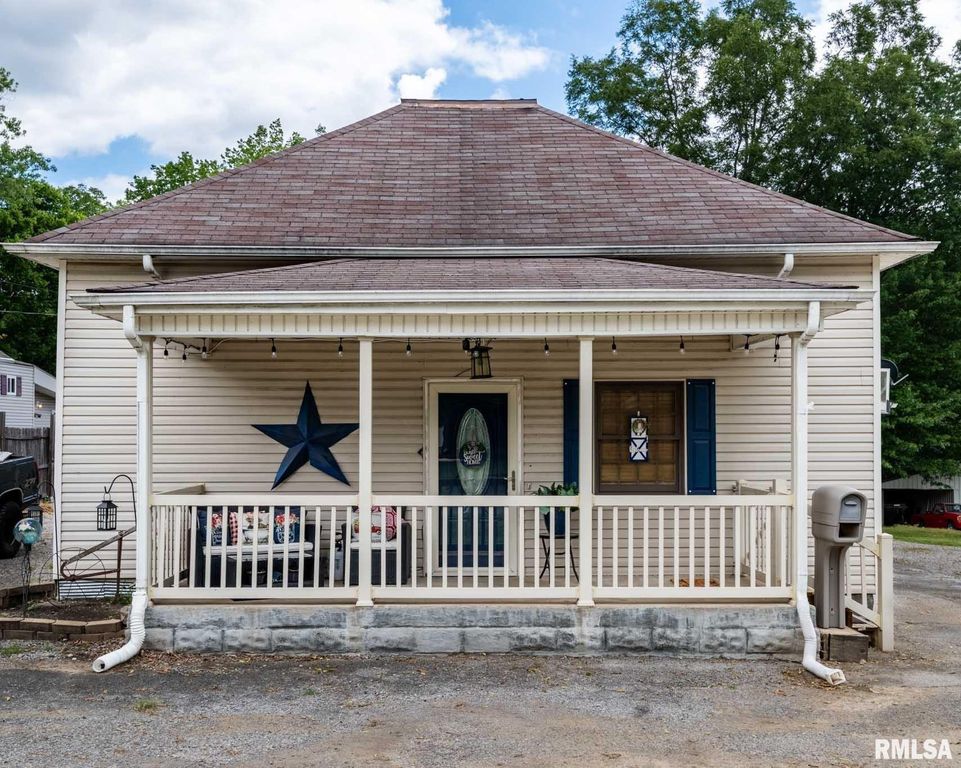 522 N DIVISION Street, Carterville, IL 62918