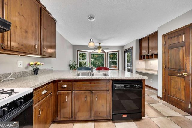 402 Dockside Cove, Woodstock, GA 30189