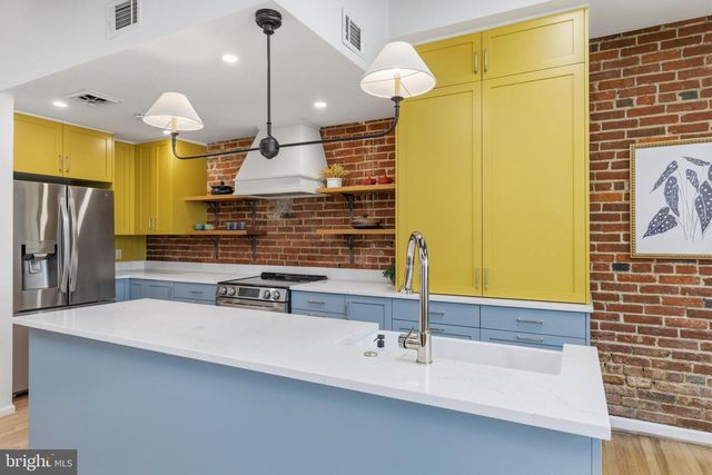 1133 WAVERLY ST, Philadelphia, PA 19147