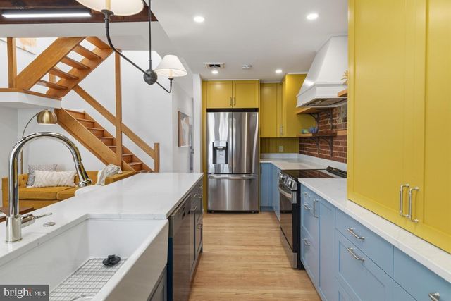1133 WAVERLY ST, Philadelphia, PA 19147