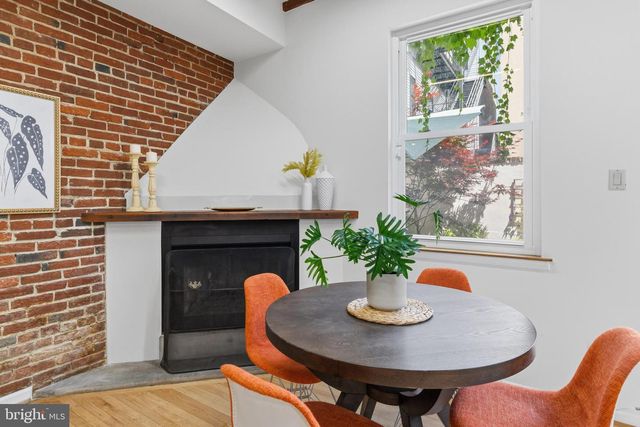 1133 WAVERLY ST, Philadelphia, PA 19147