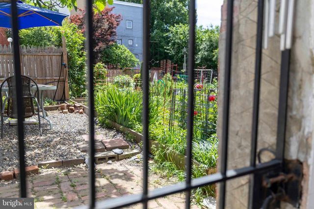 1133 WAVERLY ST, Philadelphia, PA 19147
