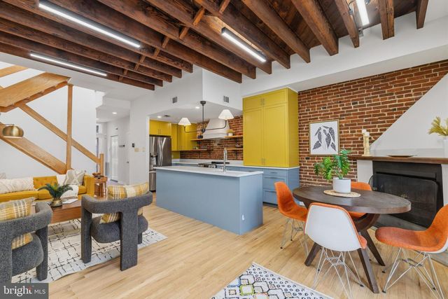 1133 WAVERLY ST, Philadelphia, PA 19147
