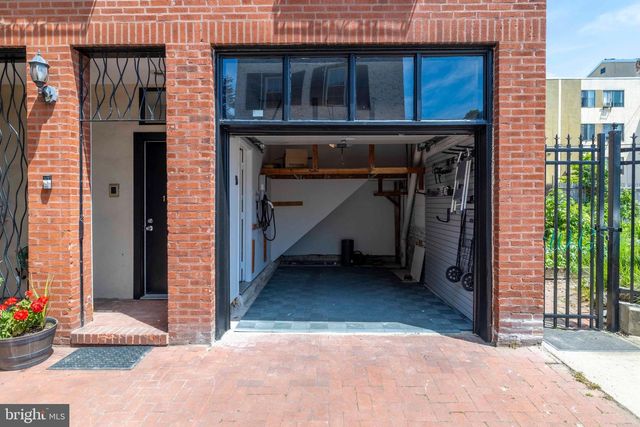 1133 WAVERLY ST, Philadelphia, PA 19147