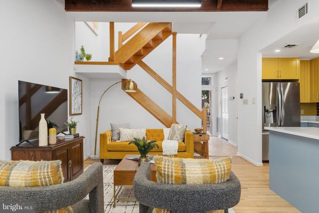 1133 WAVERLY ST, Philadelphia, PA 19147