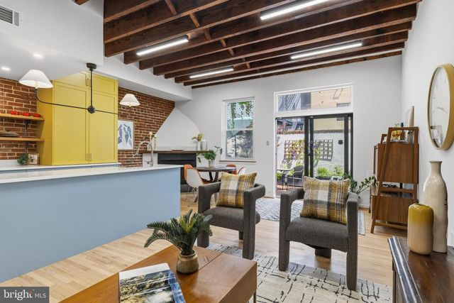 1133 WAVERLY ST, Philadelphia, PA 19147