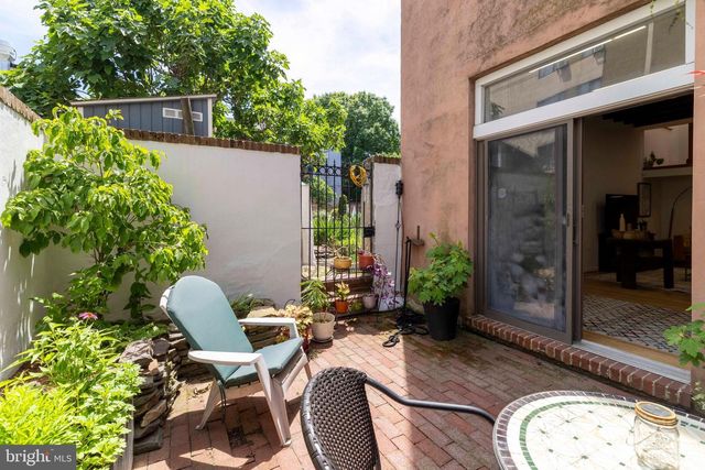 1133 WAVERLY ST, Philadelphia, PA 19147