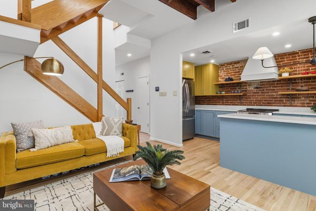 1133 WAVERLY ST, Philadelphia, PA 19147