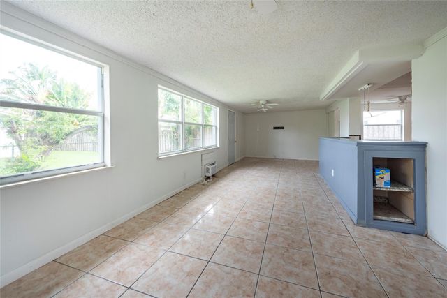 6425 Royal Palm Blvd, Margate, FL 33063