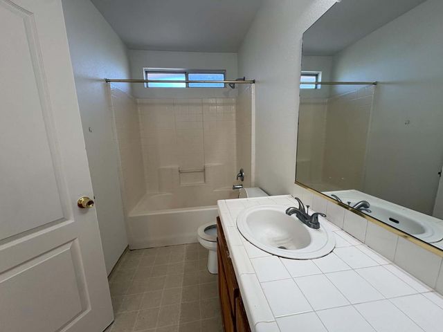 10325 N Recreation Avenue, Fresno, CA 93730