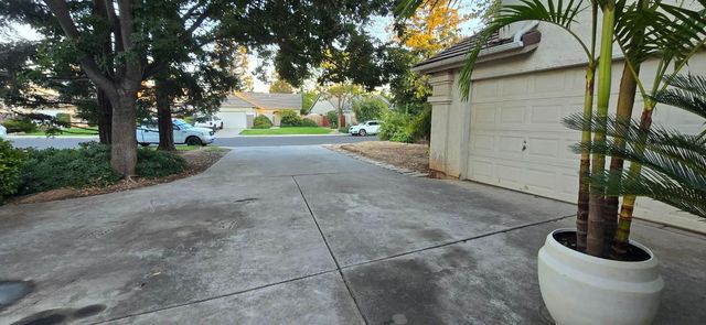 10325 N Recreation Avenue, Fresno, CA 93730