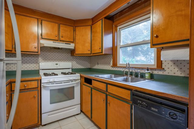 5 Martin Dr, Billerica, MA 01821
