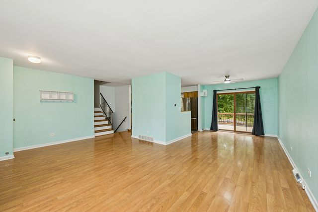 305 Hazelwood Drive, Lindenhurst, IL 60046