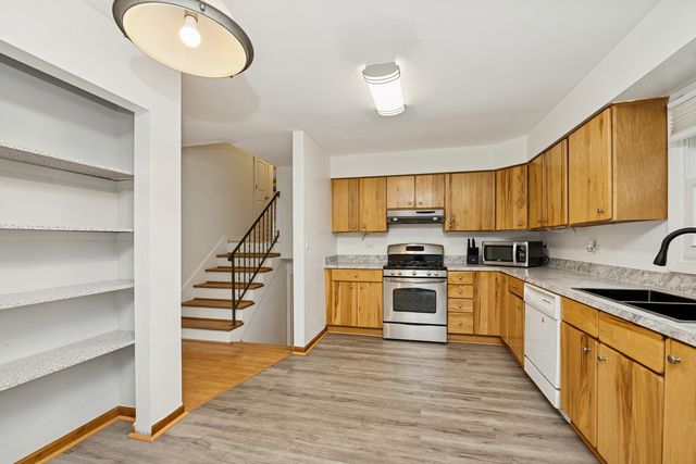 305 Hazelwood Drive, Lindenhurst, IL 60046