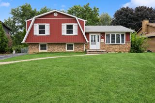 305 Hazelwood Drive, Lindenhurst, IL 60046