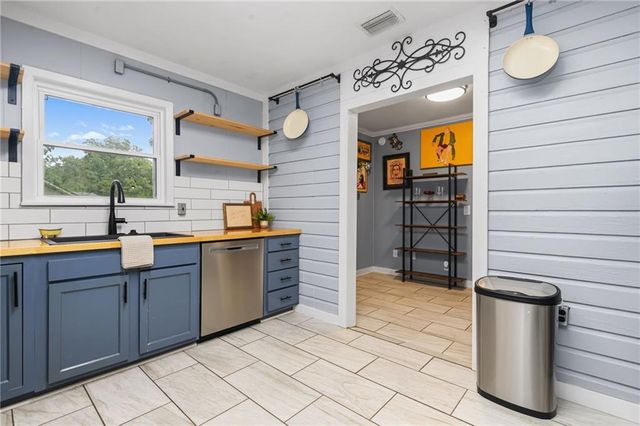 359 Pineview Lane W, Mobile, AL 36608