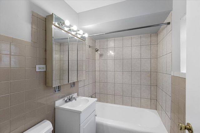 6250 W 64th Place 101, Chicago, IL 60638