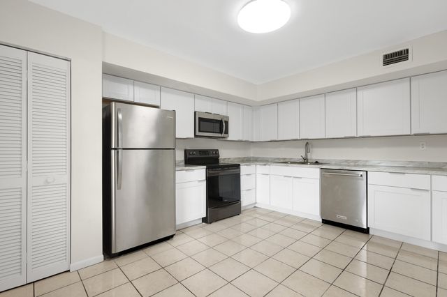 3940 INVERRARY Boulevard 404-A, Lauderhill, FL 33319