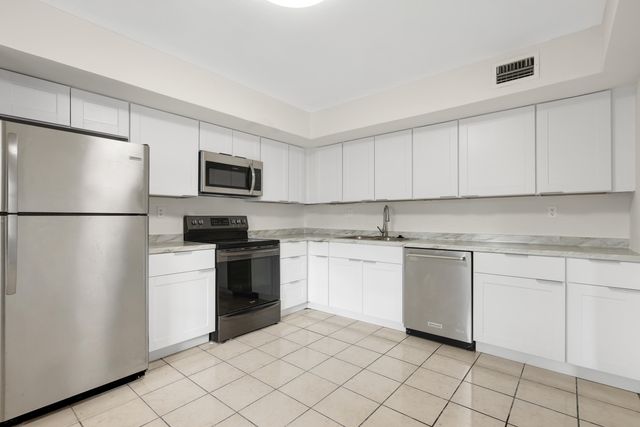 3940 INVERRARY Boulevard 404-A, Lauderhill, FL 33319