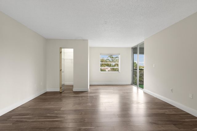3940 INVERRARY Boulevard 404-A, Lauderhill, FL 33319