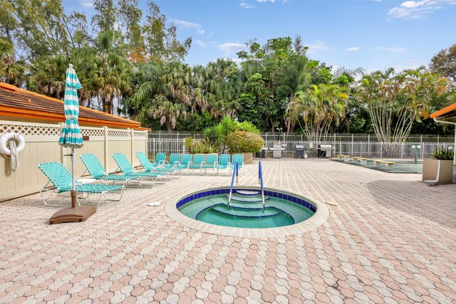 3940 INVERRARY Boulevard 404-A, Lauderhill, FL 33319