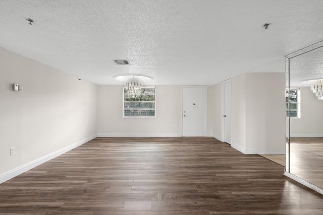 3940 INVERRARY Boulevard 404-A, Lauderhill, FL 33319