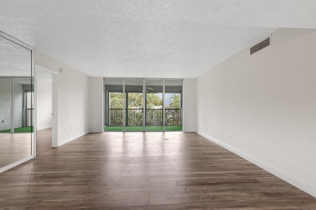 3940 INVERRARY Boulevard 404-A, Lauderhill, FL 33319