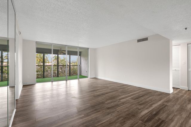 3940 INVERRARY Boulevard 404-A, Lauderhill, FL 33319
