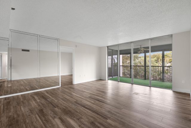 3940 INVERRARY Boulevard 404-A, Lauderhill, FL 33319