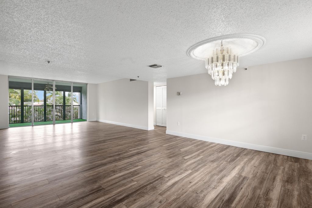3940 INVERRARY Boulevard 404-A, Lauderhill, FL 33319