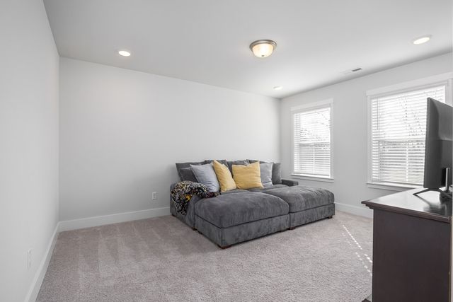 1218 Pebble Run Rd, Hendersonville, TN 37075