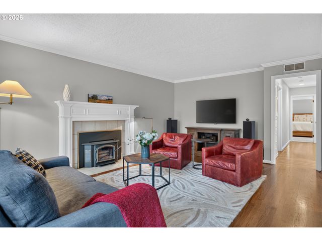 10408 Sw 53RD Ave, Portland, OR 97219