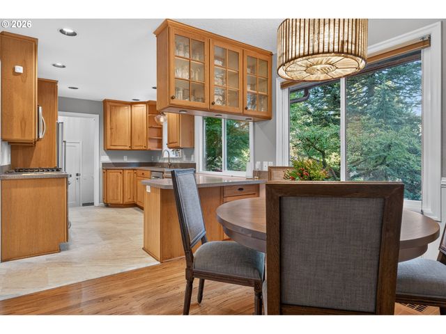 10408 Sw 53RD Ave, Portland, OR 97219