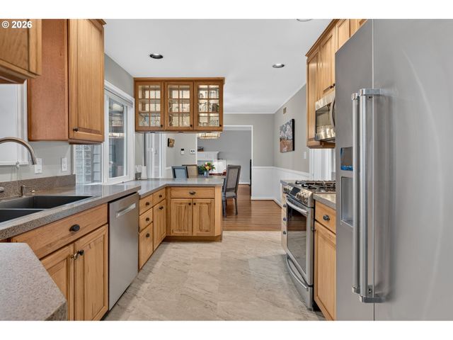 10408 Sw 53RD Ave, Portland, OR 97219