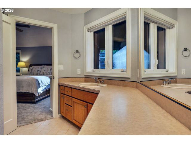 10408 Sw 53RD Ave, Portland, OR 97219