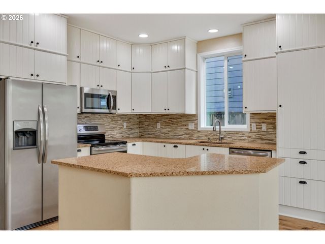16809 Se DAVIDOFF Way, Damascus, OR 97089