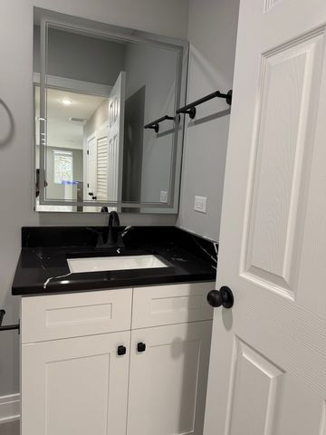 736 N Pine Avenue, Chicago, IL 60644