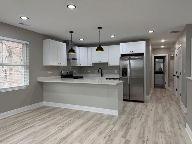 736 N Pine Avenue, Chicago, IL 60644