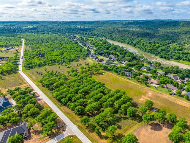 3101 E Landings S, Granbury, TX 76049