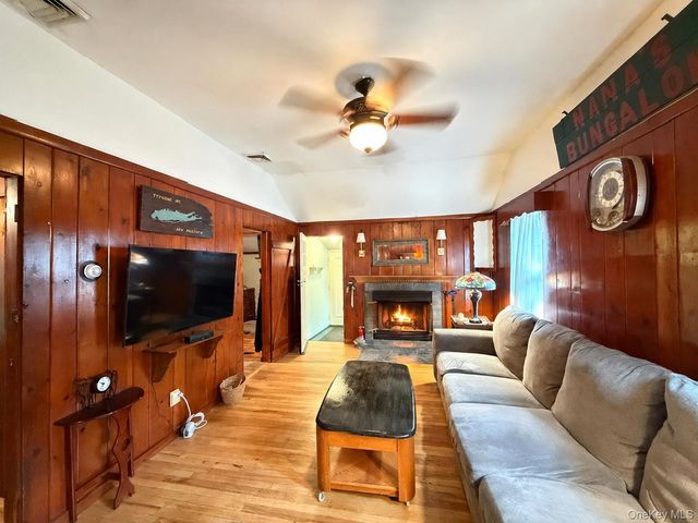 15 Kew Drive, Sound Beach, NY 11789