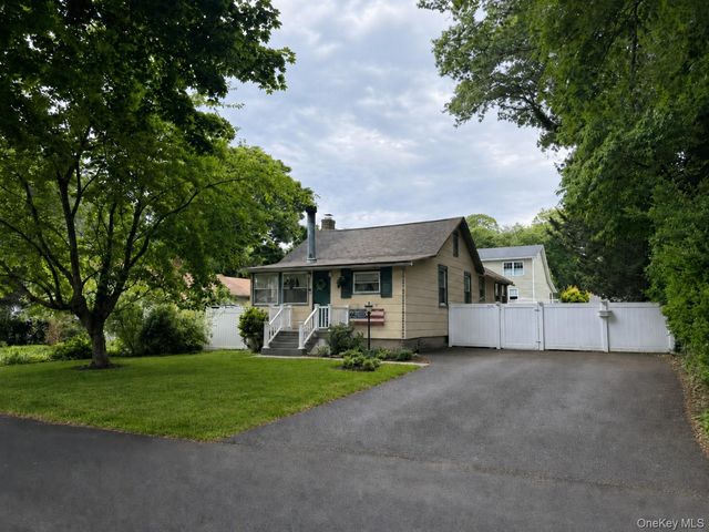15 Kew Drive, Sound Beach, NY 11789