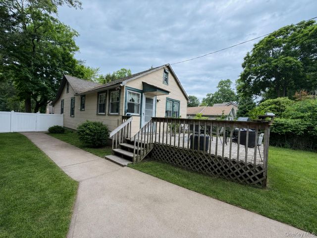 15 Kew Drive, Sound Beach, NY 11789