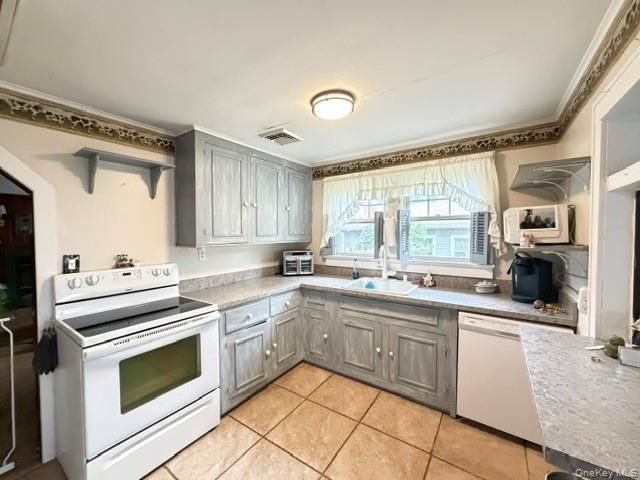 15 Kew Drive, Sound Beach, NY 11789