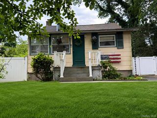 15 Kew Drive, Sound Beach, NY 11789