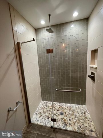 6611 E BEACH DR, New Market, MD 21774