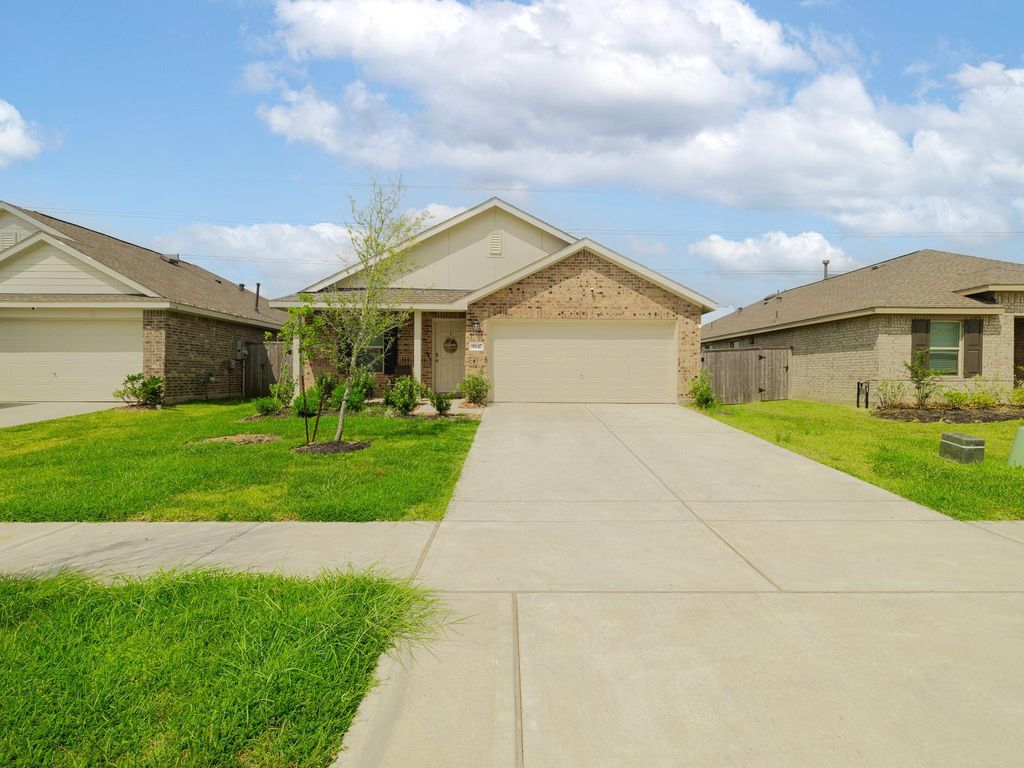 9647 Atwood Lake Drive, Baytown, TX 77521