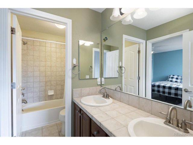 8231 S Shady Grove Ct, Aurora, CO 80016